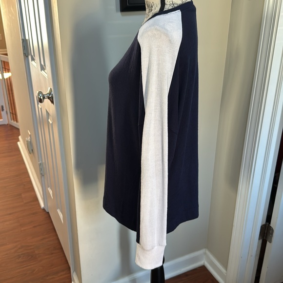 Super Soft! Sweater: Gap Women’s Size L Machine Washable - Picture 3 of 10